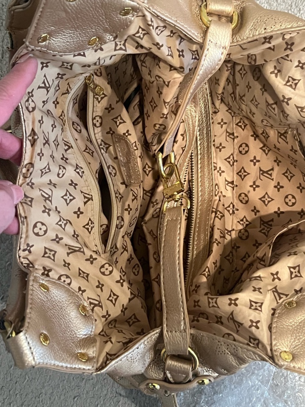 Metallic Gold Women's Shoulder Bag - Picture 6 of 7